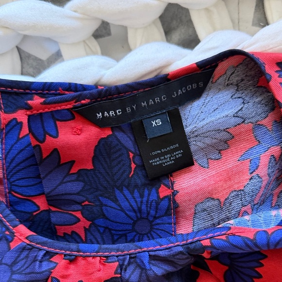 MARC JACOBS SILK Floral Red and Blue Women's Top SIZE XS - Picture 3 of 3